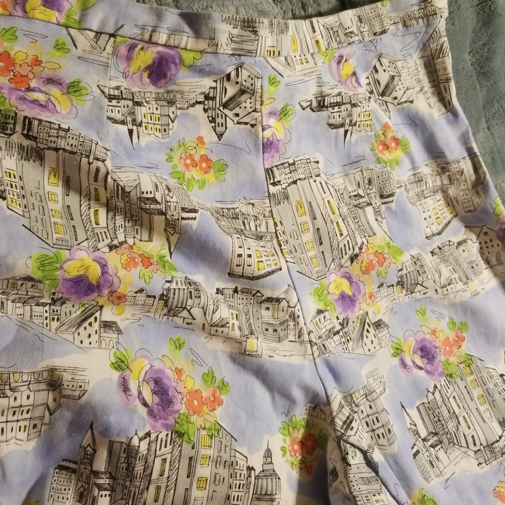 Capri Pants with side zipper button, amazing print